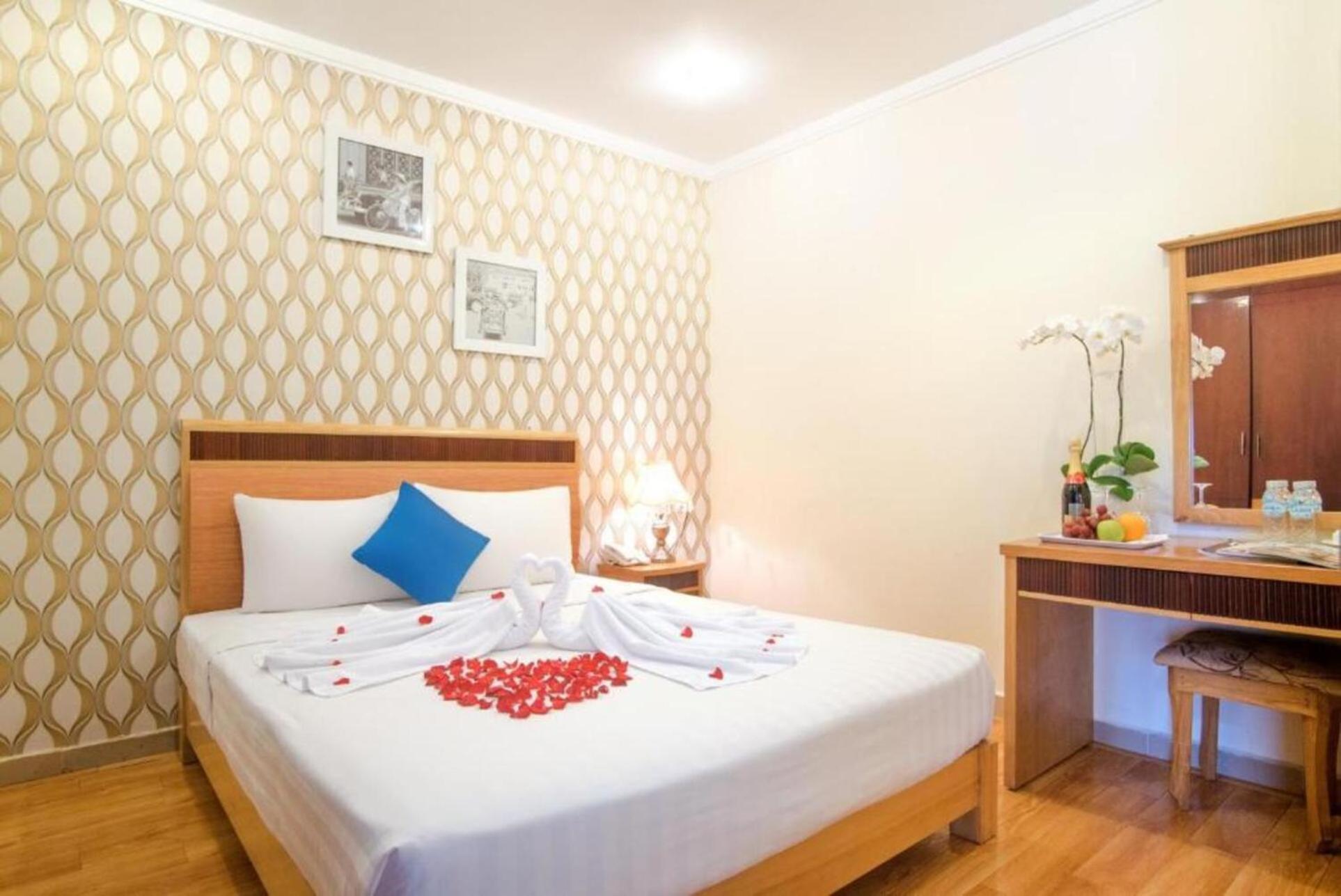 Ruby Saigon Hotel - Le Thanh Ton Ho Chi Minh-stad Buitenkant foto