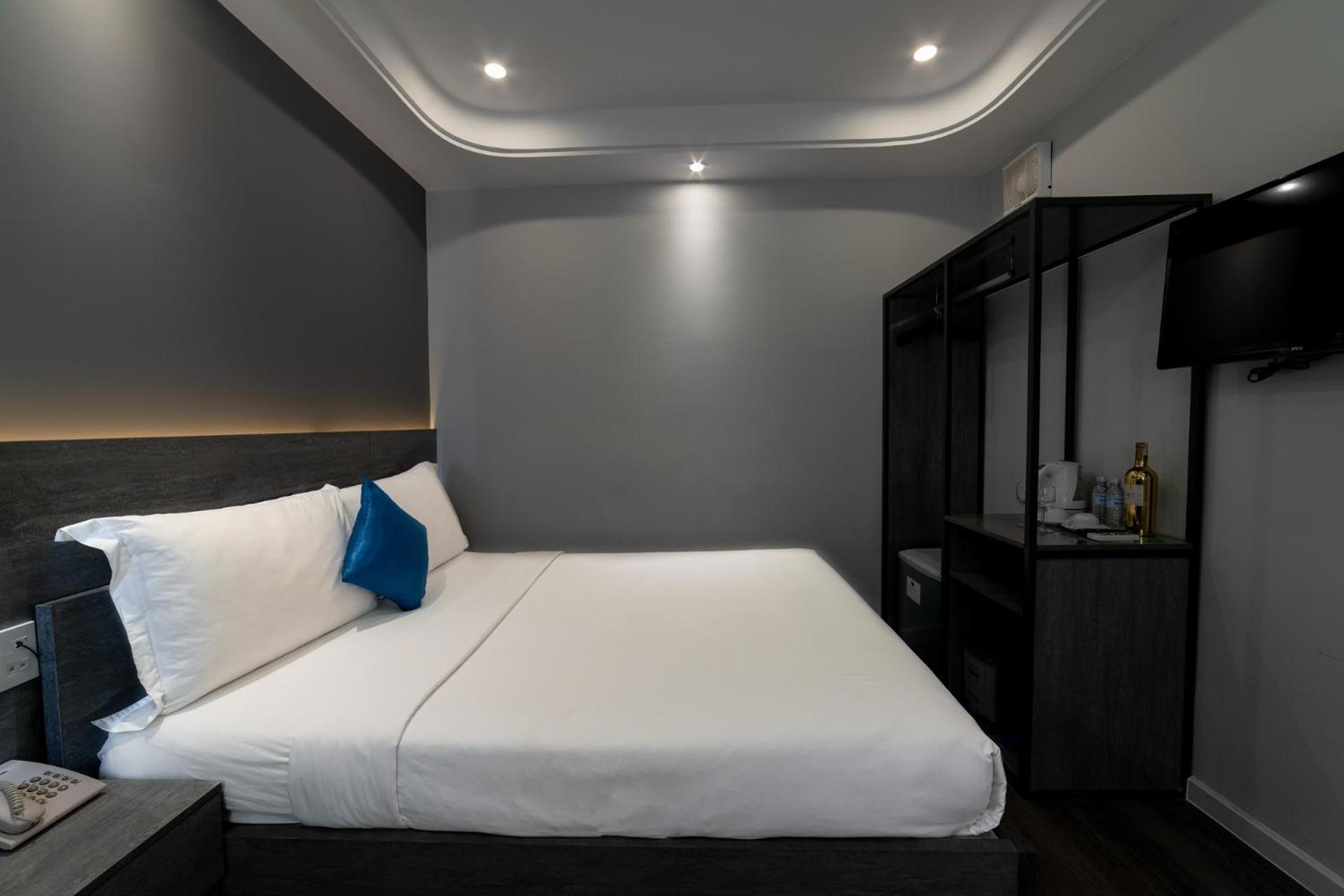 Ruby Saigon Hotel - Le Thanh Ton Ho Chi Minh-stad Buitenkant foto