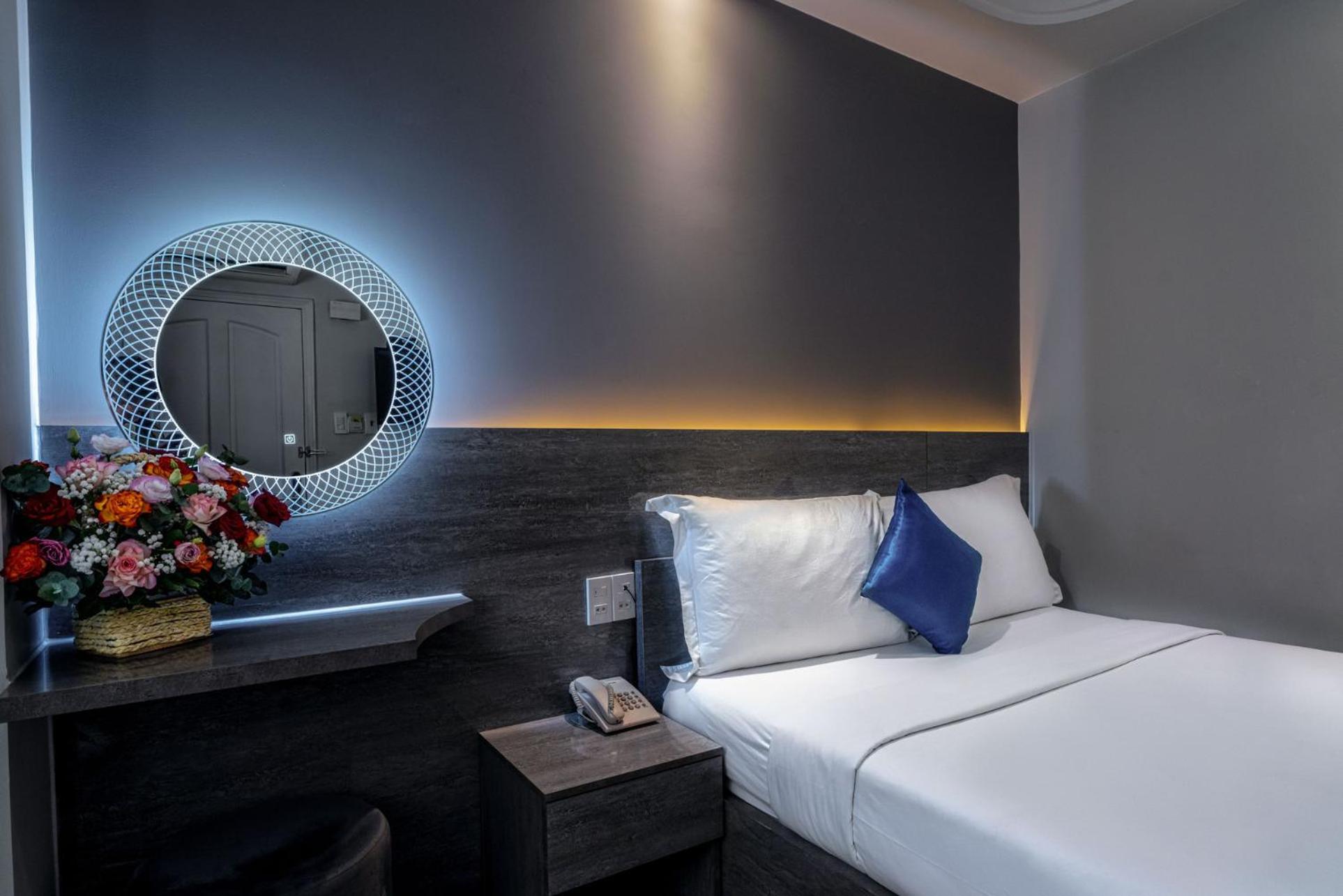 Ruby Saigon Hotel - Le Thanh Ton Ho Chi Minh-stad Buitenkant foto